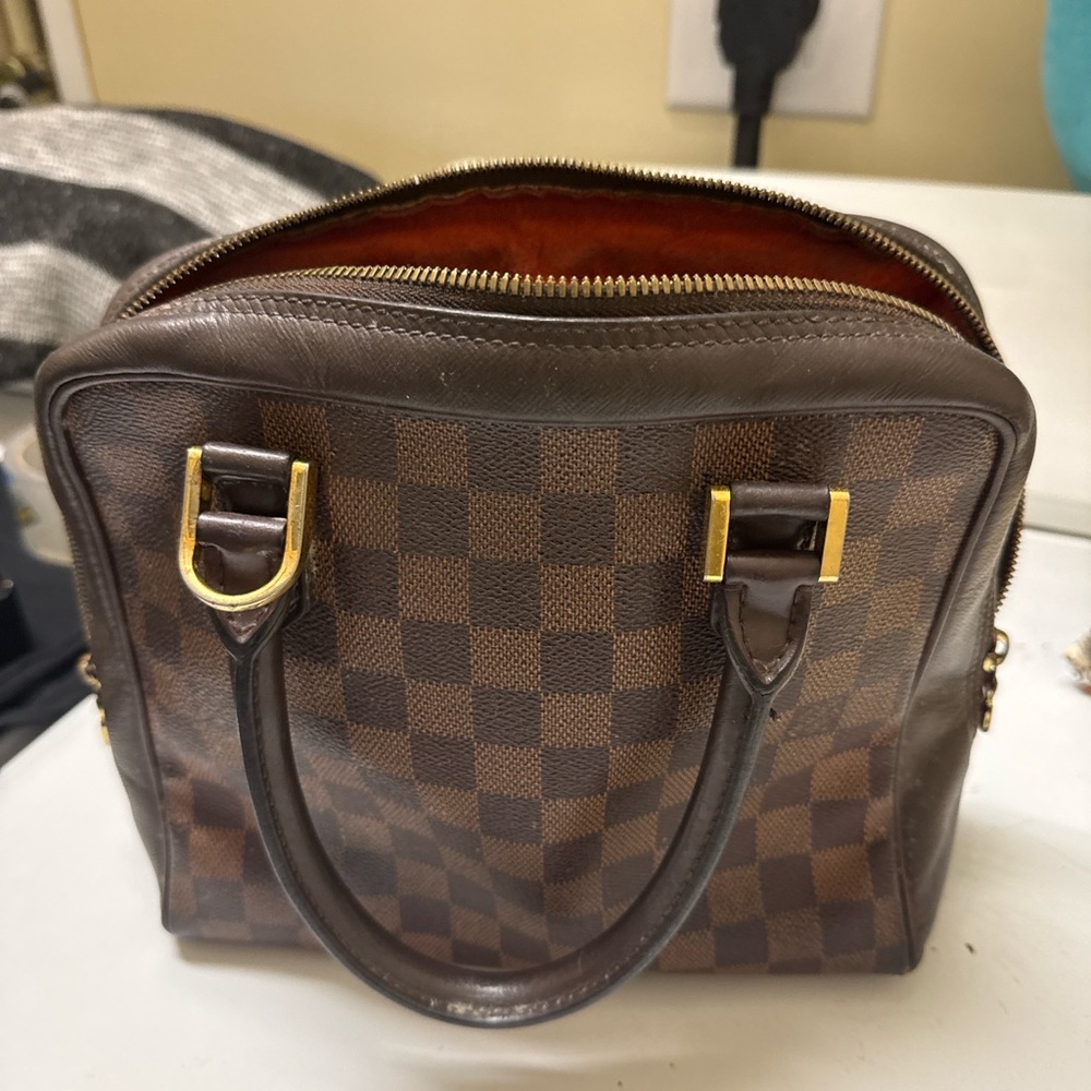 HUGE PRICE DROP!
Authentic Louis Vuitton Damier Ebene handbag - pre-loved.